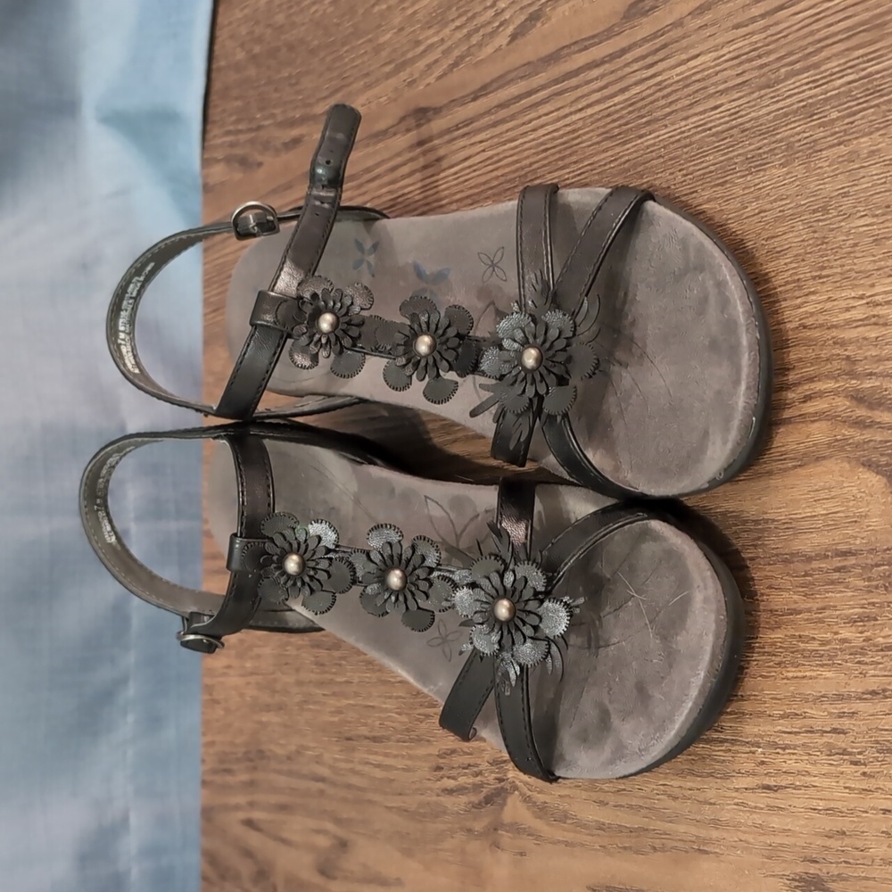 BareTraps Black Floral Women's Sandals